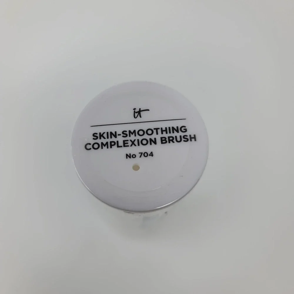 IT Cosmetics Heavenly Skin Skin-Smoothing Complexion Brush No 704 Angled New